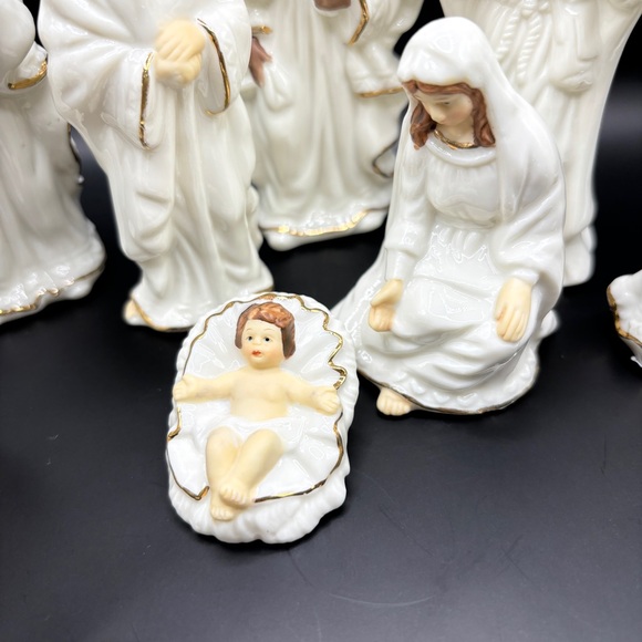 Galleria Fine Porcelain Nativity 9 Pc Set Figurine - Picture 7 of 13
